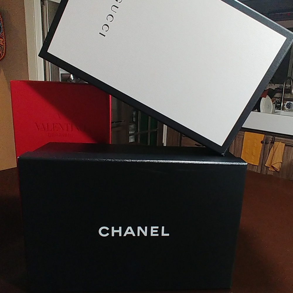 Channel shoe box